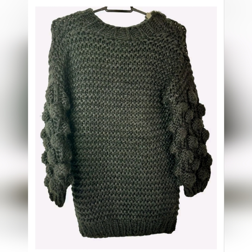 Macaron Med Oversized chunky knit pullover Pom Pom Black Sweater